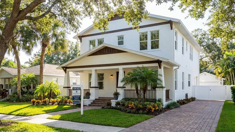 Example of house washing in Tampa, FL — after soft washing. South Tampa stucco - oak-canopy mold cleared for pre-listing refresh.
